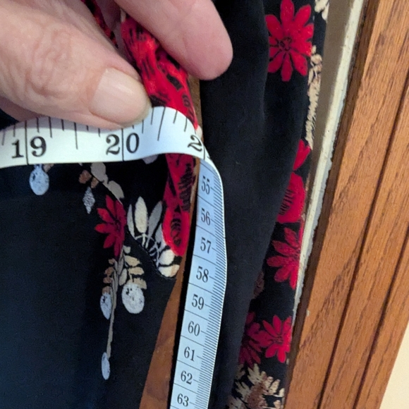 JM Collection Black and Blue Sheath Dress with Crew Neck - Picture 8 of 8